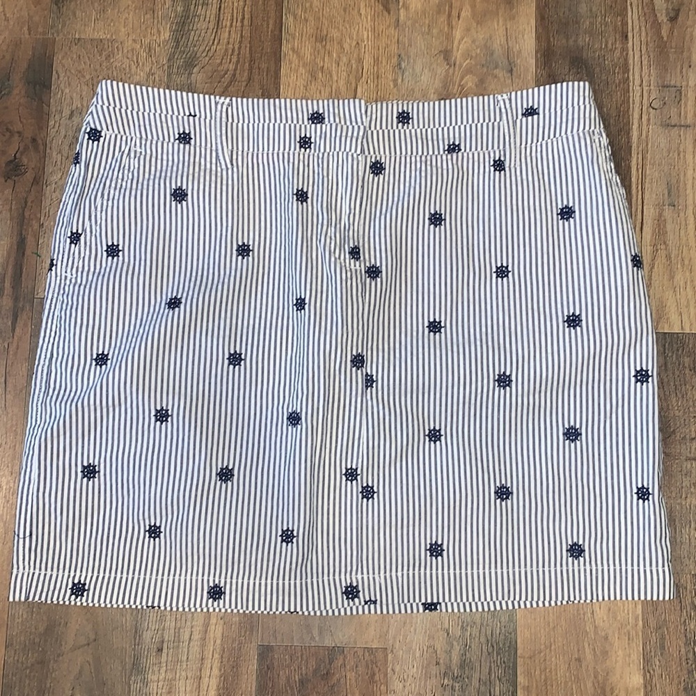 British Khaki Nautical Themed Mini‎ Skirt.  Embroidered Ship Wheels.  Size 10